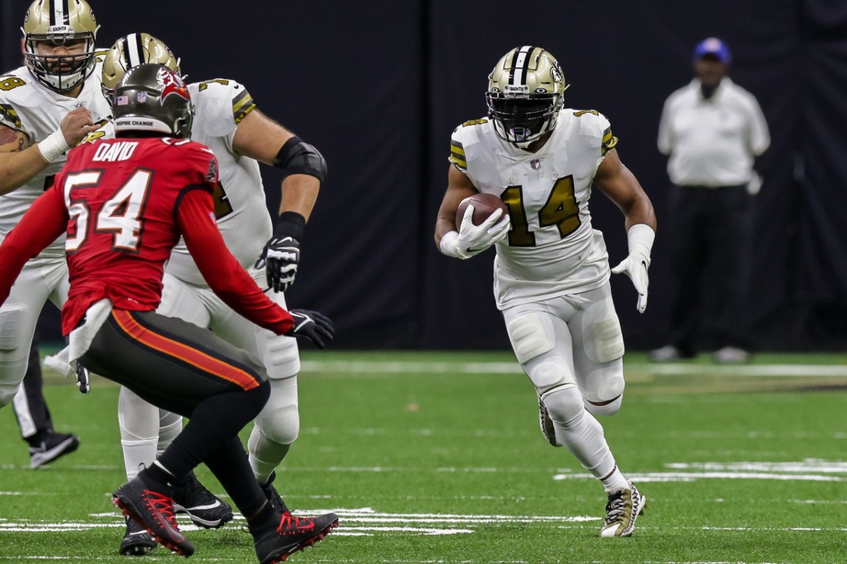New Orleans Saints running back Mark Ingram II (14) runs past Tampa Bay linebacker Lavonte David (54). Mandatory Credit: Stephen Lew-USA TODAY